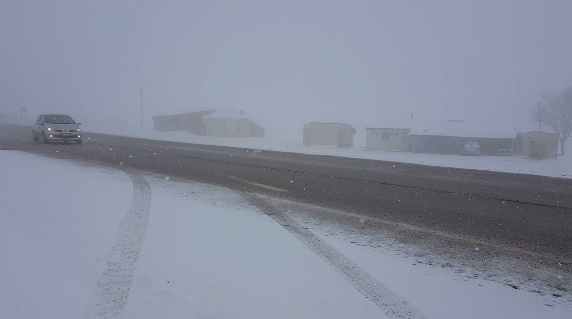 ERZİNCAN’I SİVAS’A BAĞLAYAN 2190 RAKIMDAKİ KIZILDAĞ GEÇİDİNDE KAR YAĞIŞI ETKİLİ OLDU