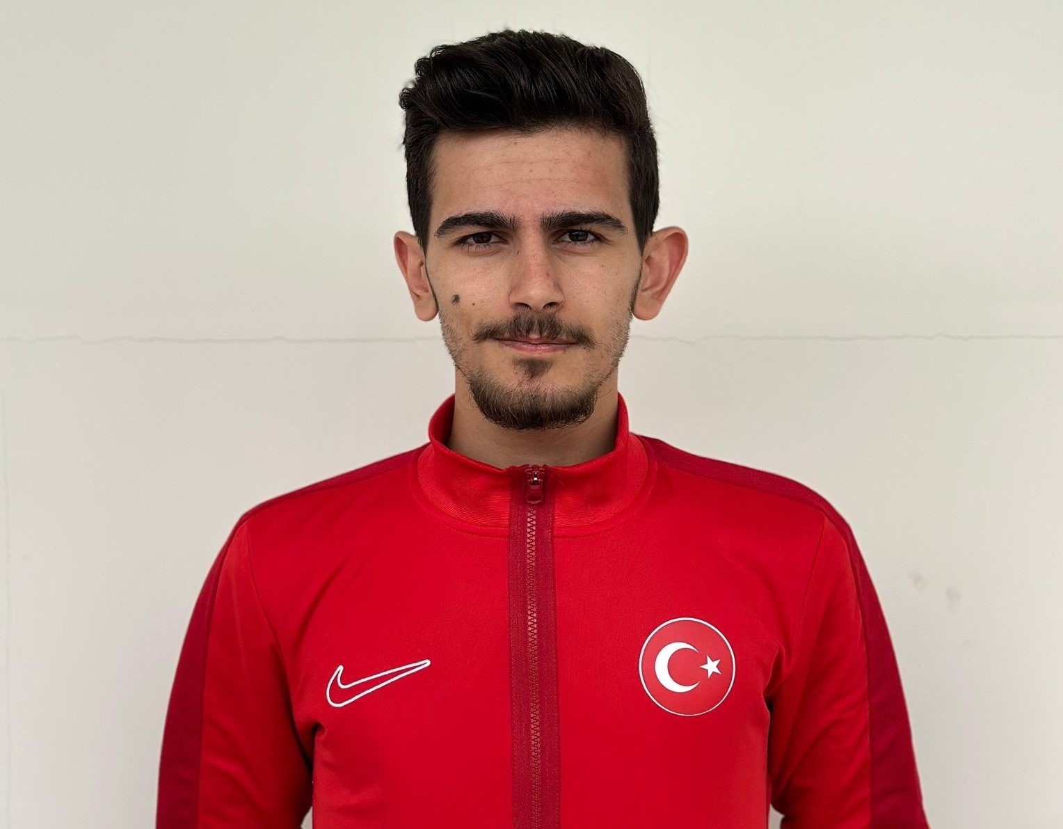 ERZİNCANLI GENÇ SPORCU GALİP BERAT AFAL, MISIR’DA DÜZENLENEN DÜNYA ŞAMPİYONASI’NDA KIRDIĞI REKORLA...