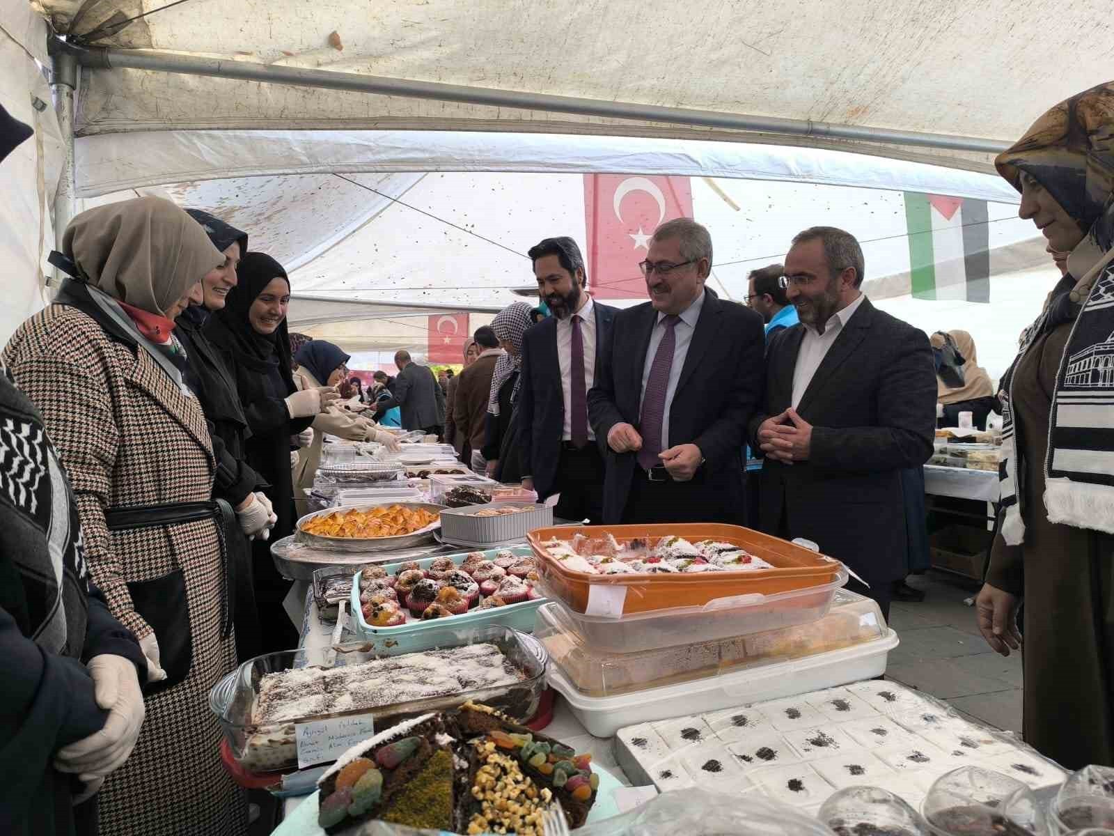 ERZURUM’DA FİLİSİTİN VE GAZZE İÇİN YAKUTİYE KENT MEYDANI'NDA AÇILAN HAYIR ÇARŞISI, İL MÜFTÜSÜ...