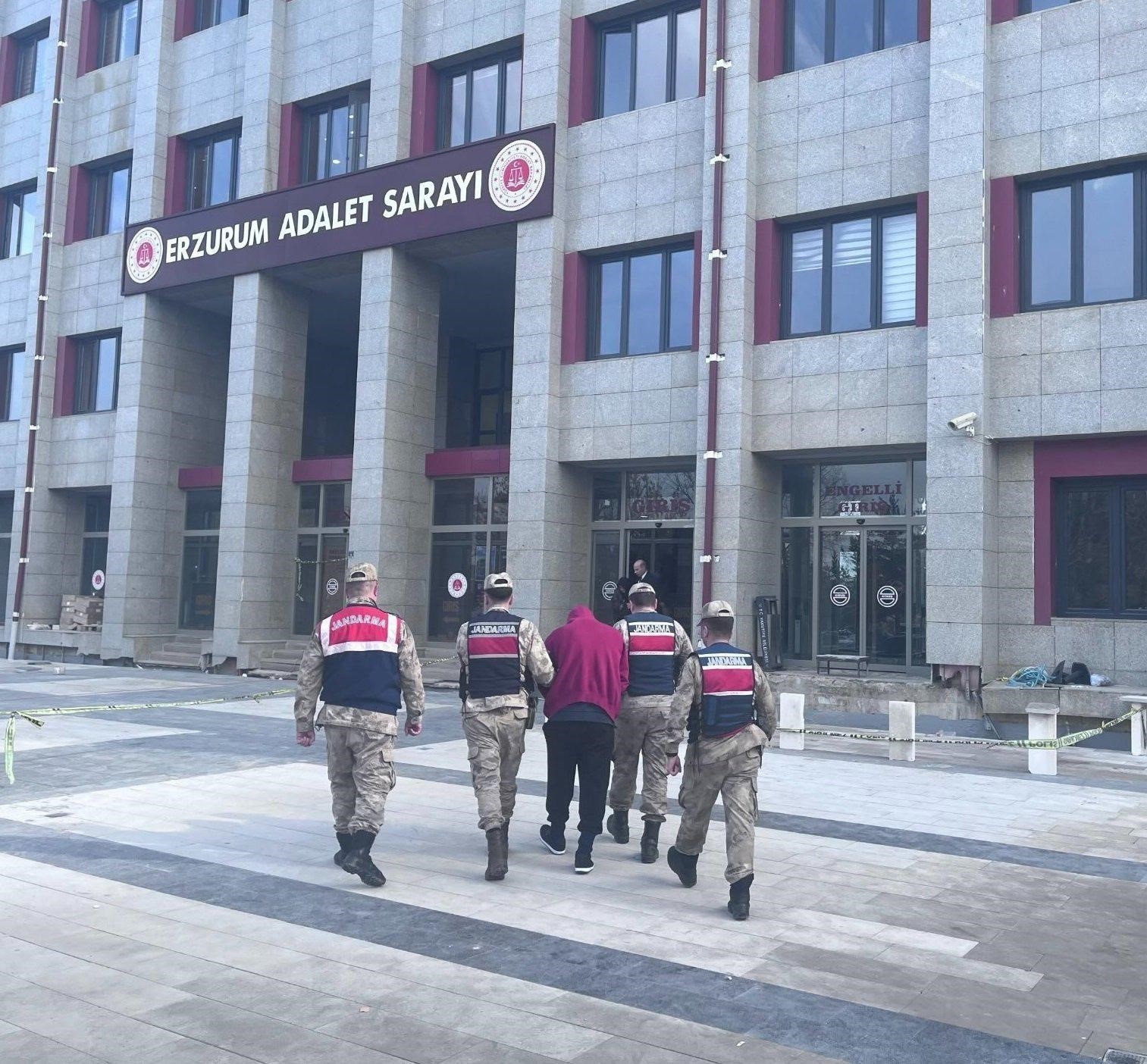 ERZURUM’DA HAKKINDA 20 YIL HAPİS CEZASI BULUNAN ŞAHIS JANDARMA EKİPLERİNCE YAPILAN OPERASYON İLE...