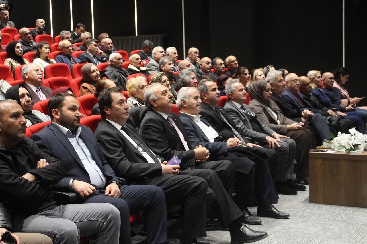 ERZURUM’DA HEMŞERİLERİ TÜRK BASINININ DUAYEN İSMİ HASAN PULUR’U UNUTMADI VE "OLAYLARIN VE...