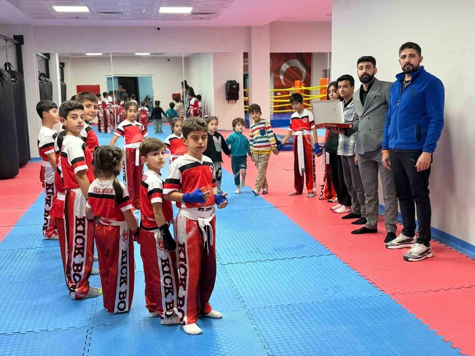 ERZURUM GSİM SPOR SALONLARINDA EN TATLI ANTRENMAN GÜNLERİNE SAHNE OLDU. YAKUTİYE, AZİZİYE VE...
