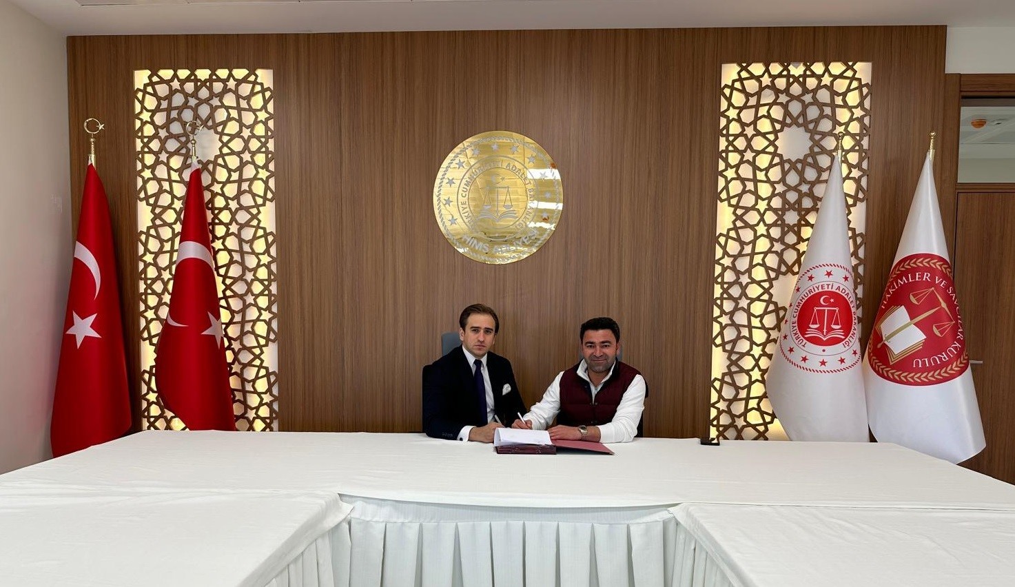 ERZURUM’UN HINIS İLÇESİNDE 20 ADET 3+1 VE 1 ADET 2+1 OLMAK ÜZERE TOPLAM 21 ADET HÂKİM VE SAVCI...