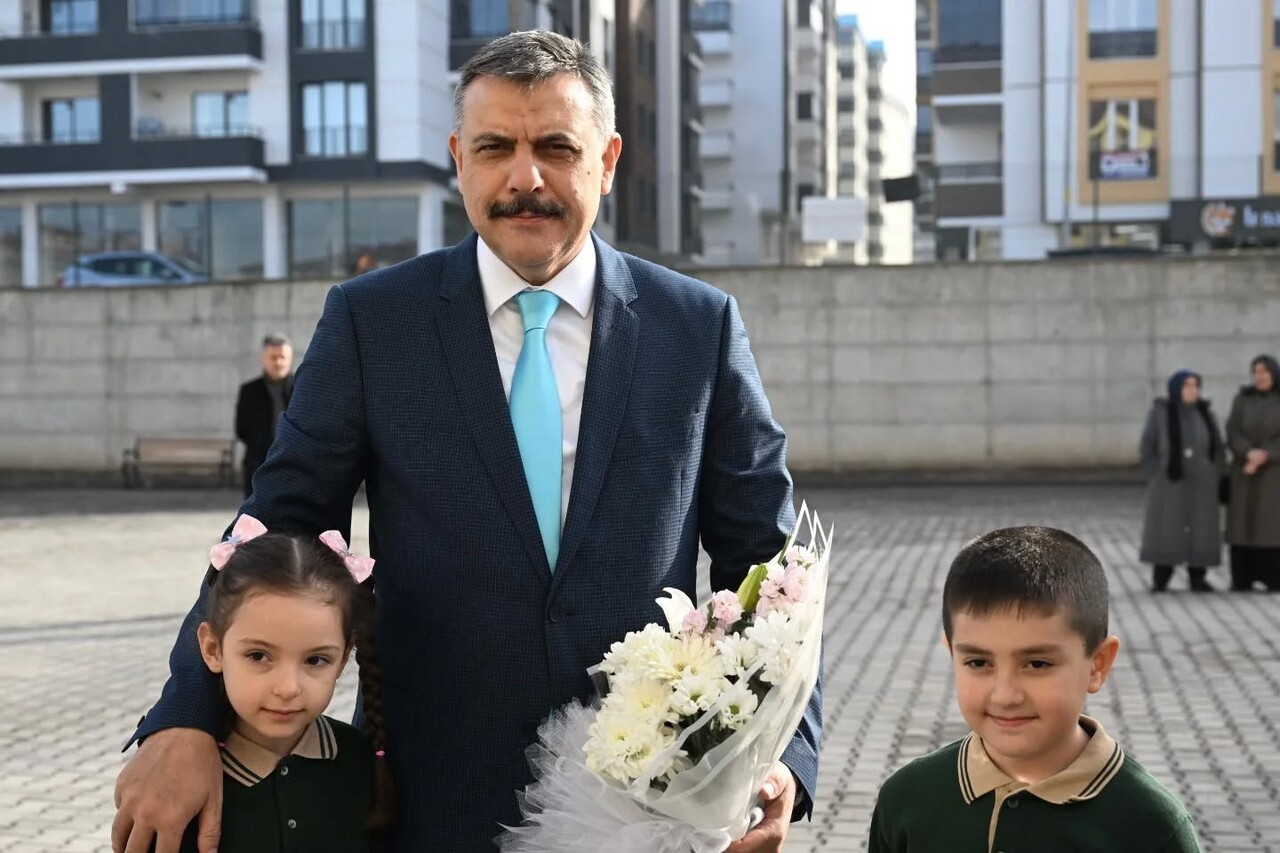 ERZURUM VALİSİ MUSTAFA ÇİFTÇİ, PALANDÖKEN İLÇESİNDE BULUNAN VE BU YIL YENİ BİNASINDA EĞİTİM VE...