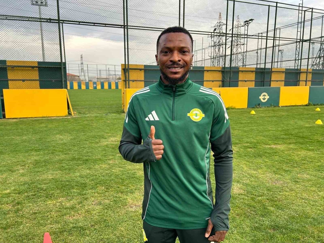 ESENLER EROKSPOR’UN NİJERYALI FUTBOLCUSU OLARENWAJU KAYODE, TRANSFERDE GALATASARAY İLE ADI GEÇEN...