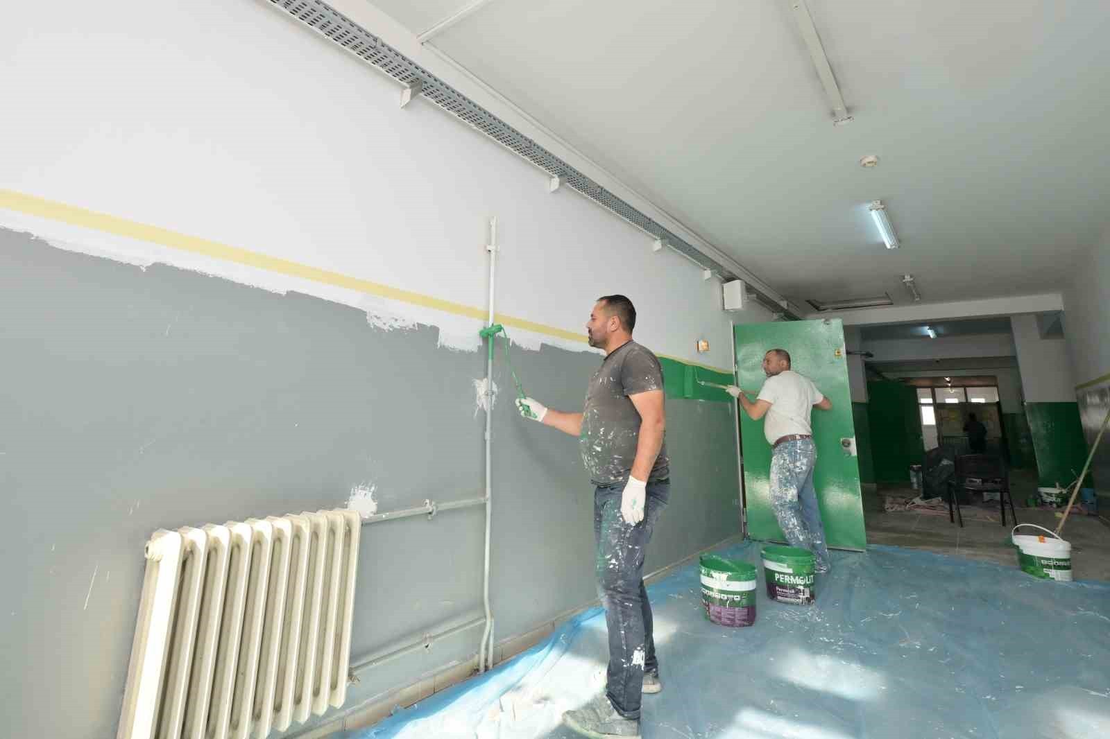 ESENYURT’TA Kİ OKULLARDA ARA TATİLDE BAKIM VE ONARIM ÇALIŞMALARI DEVAM ETTİ