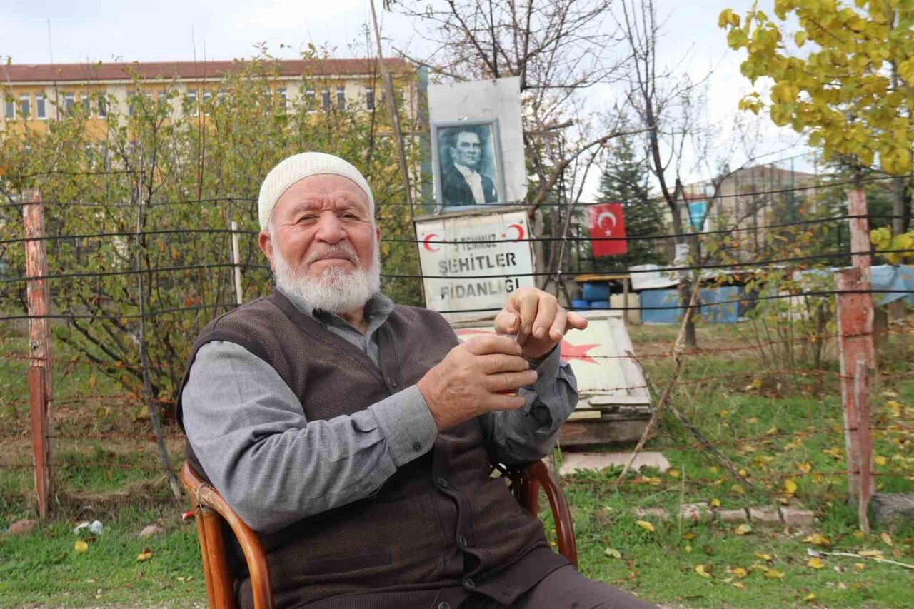 ESKİŞEHİR'DE 14 YILDIR BİR OKUL YANINDA ÇÖP VE HAYVAN LEŞLERİ OLAN ALANI TEMİZLEDİKTEN SONRA...