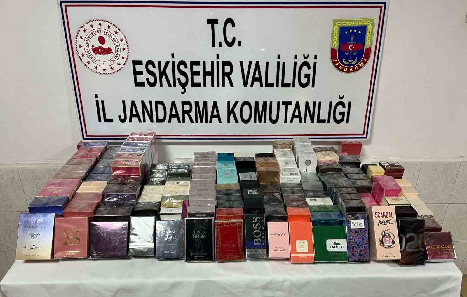 ESKİŞEHİR'DE JANDARMA EKİPLERİNCE PİYASA DEĞERİ 450 BİN TL OLAN 150 ADET FATURASIZ YABANCI...