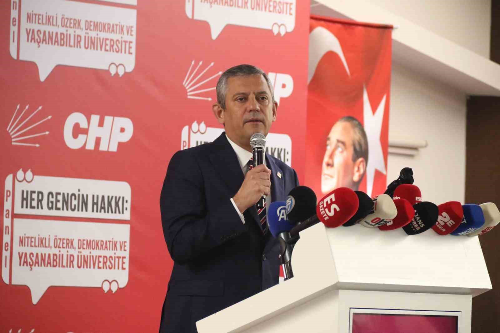 ESKİŞEHİR'DE KONUŞAN CUMHURİYET HALK PARTİSİ (CHP) GENEL BAŞKANI ÖZGÜR ÖZEL, "DEVLET BEY İLE BENİM...