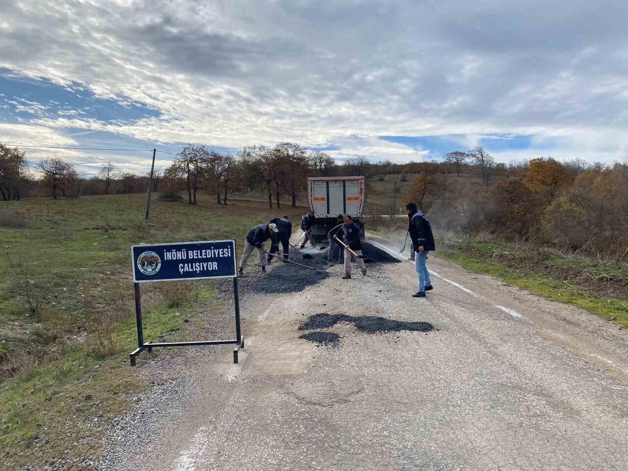 ESKİŞEHİR'İN İNÖNÜ İLÇESİ'NDE BOZULAN YOL YÜZEYLERİNDE VATANDAŞLARIN ULAŞIM KONFORU VE...