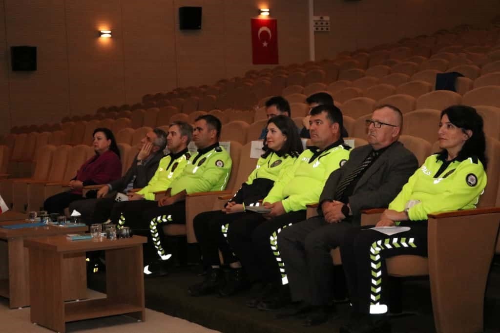 ESKİŞEHİR’DE FAHRİ TRAFİK MÜFETTİŞLERİNİN KATILDIĞI BİLGİLENDİRME VE DEĞERLENDİRME TOPLANTISI...
