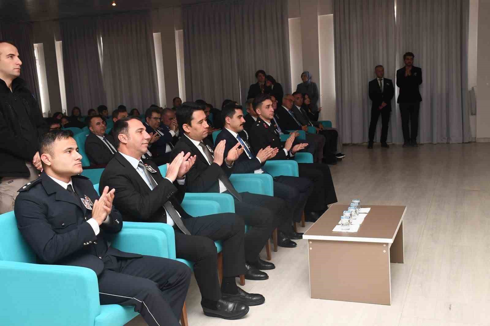 ESKİŞEHİR’İN BEYLİKOVA İLÇESİ’NDE 10 KASIM ATATÜRK’Ü ANMA GÜNÜ KAPSAMINDA PROGRAM...