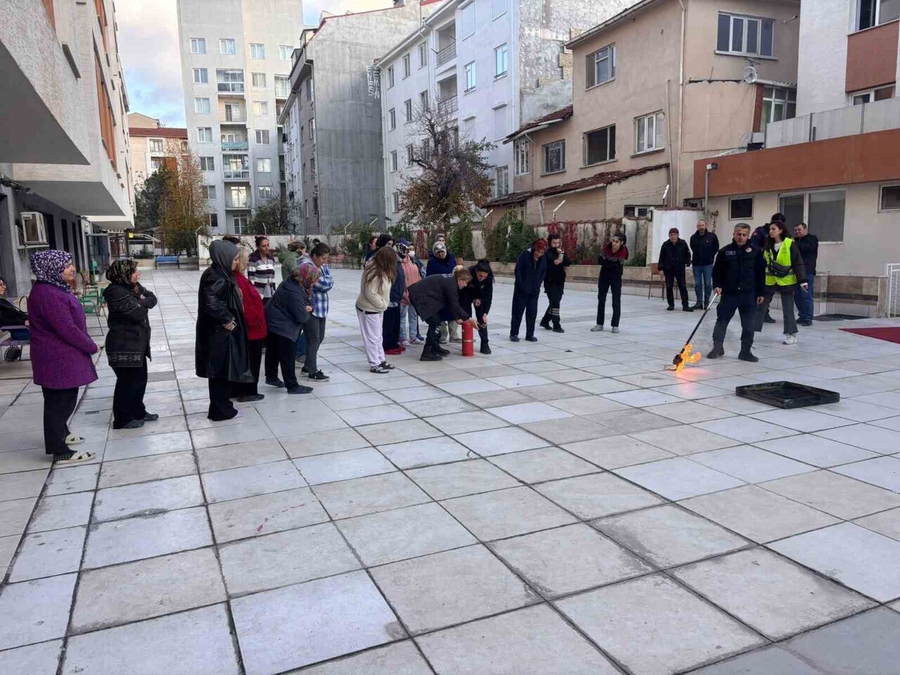 ESKİŞEHİR MÜKRİME HATUN YURDU'NDA GÖREV YAPAN PERSONELE YANGIN EĞİTİMİ VERİLDİ.