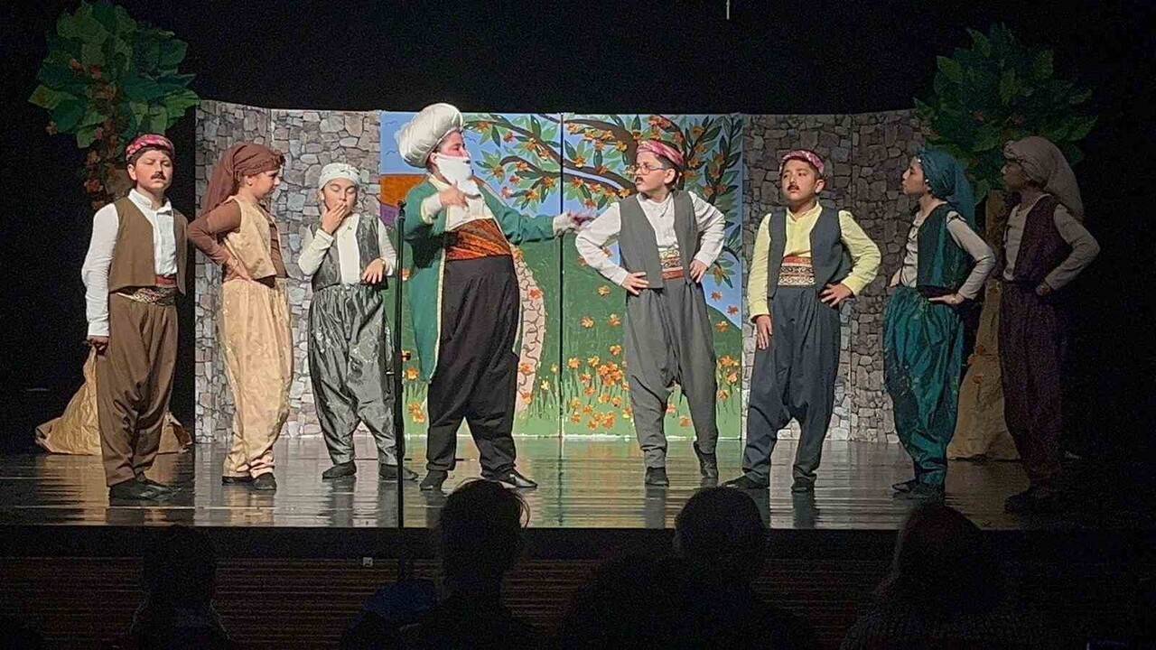 ESKİŞEHİR ŞEHİT PİYADE ASTSUBAY ÇAVUŞ SONER ÖZÜBEK İLKOKULU ÖĞRENCİLERİ, 9. ULUSAL İLKOKULLAR...