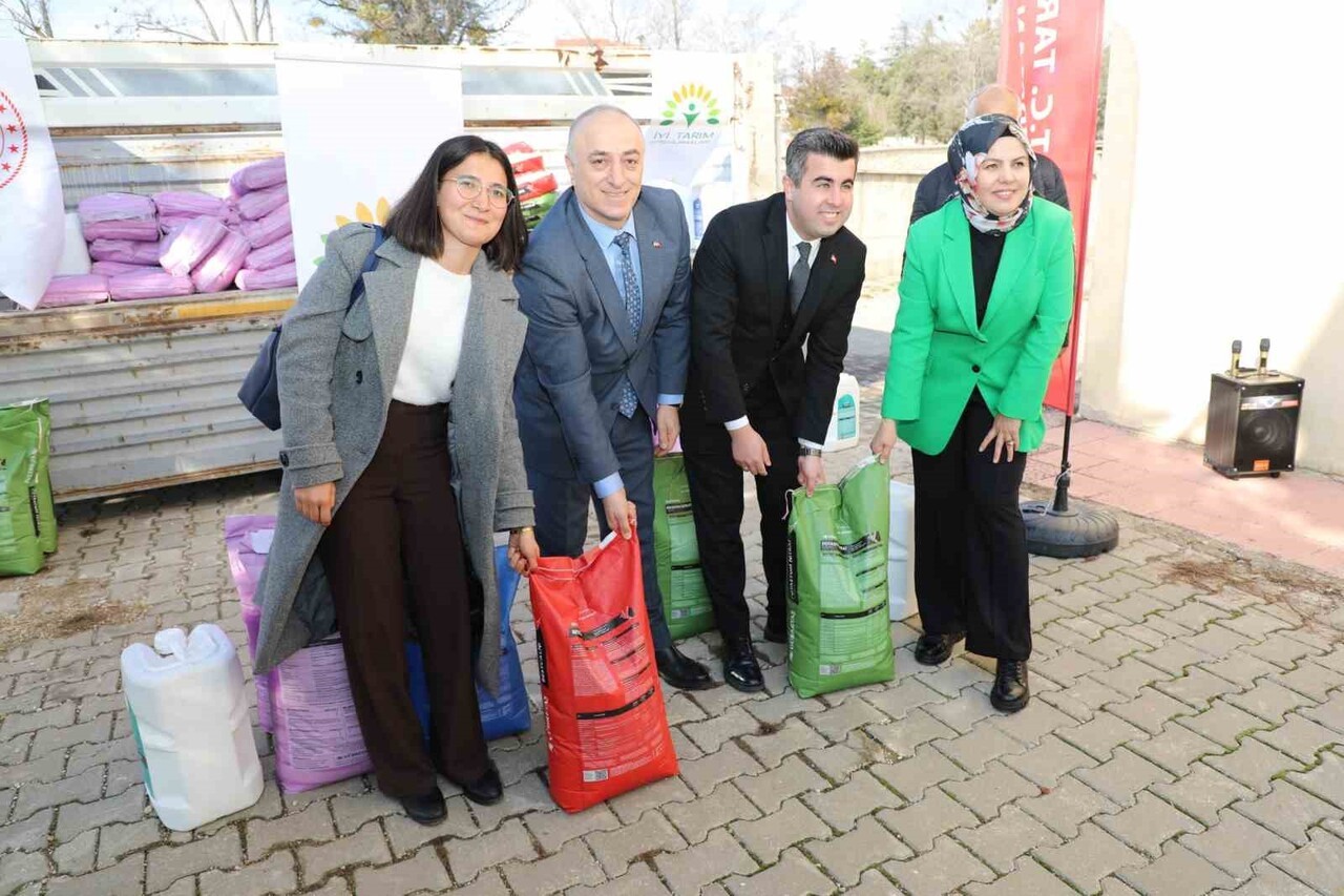 ESKİŞEHİR VALİLİĞİ'NİN KATKILARIYLA İL TARIM VE ORMAN MÜDÜRLÜĞÜ TARAFINDAN YÜRÜTÜLEN 'İYİ TARIM...