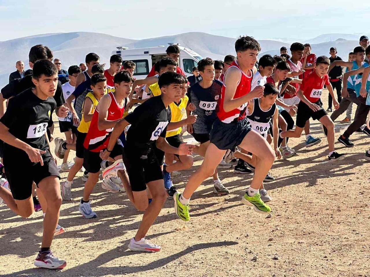 EŞREF AYDIN BÖLGESEL KROS LİGİ YARIŞLARI, 11 İLDEN TOPLAM 300 SPORCU VE ANTRENÖRÜN KATILIMIYLA...