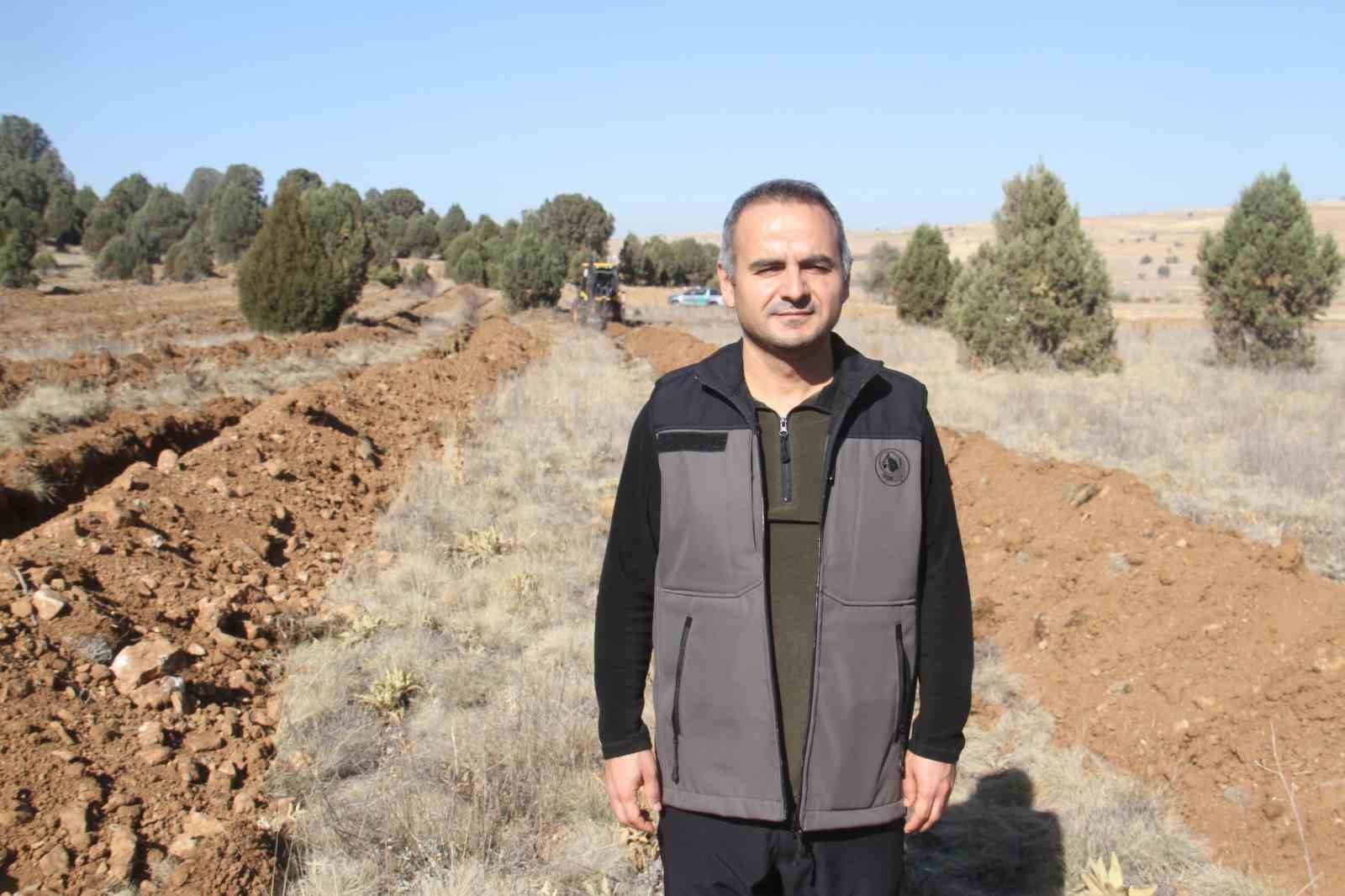 ETKİNLİKLE İLGİLİ BİLGİ VEREN BEYŞEHİR ORMAN İŞLETME MÜDÜRÜ SELAHATTİN YILDIRIM, CUMHURBAŞKANI...