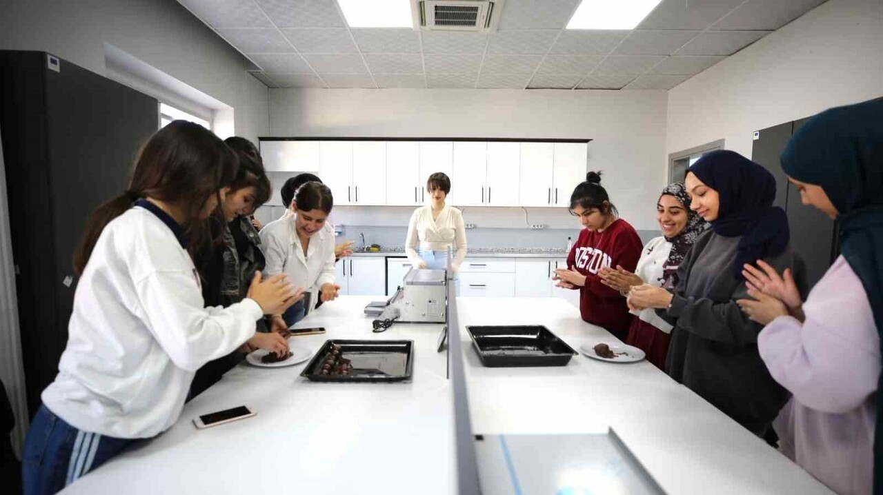 EYYÜBİYE’DE KADINLAR ALDIKLARI EĞİTİMLE HAYALLERİNE ULAŞIYOR