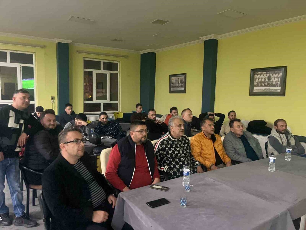 FAİK ÖZTÜRK KULÜPTE MAÇ İZLEDİ