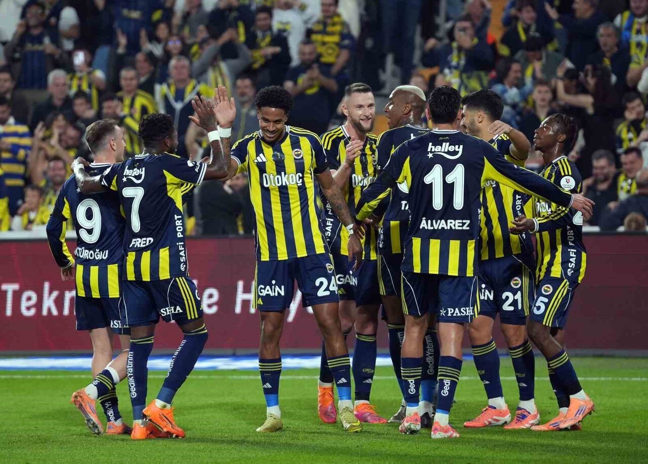 FENERBAHÇE, TRENDYOL SÜPER LİG'DE YARIN KARŞILAŞACAĞI GALATASARAY DERBİSİNİ KAZANARAK GALİBİYET...