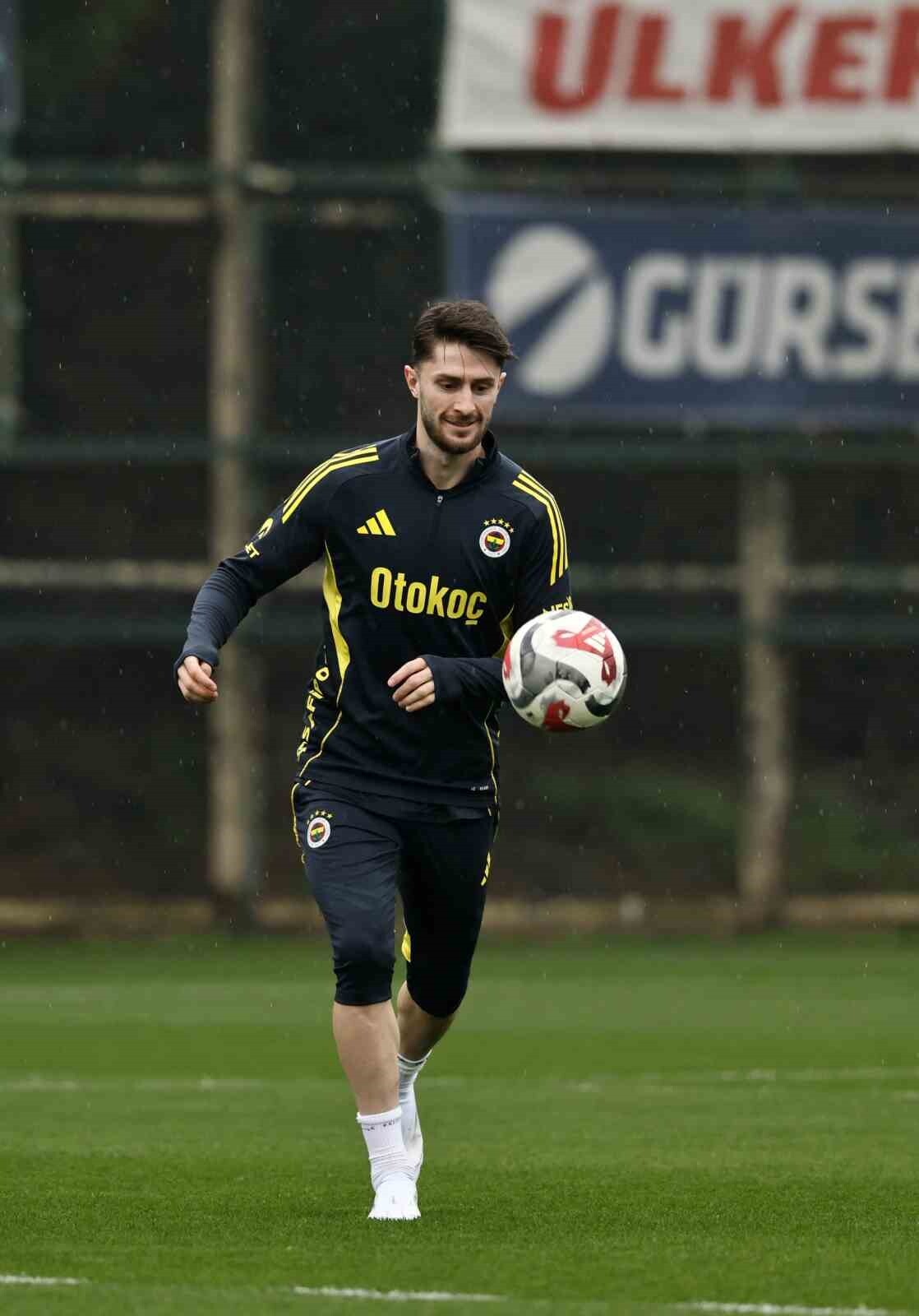 FENERBAHÇE, TRENDYOL SÜPER LİG'İN 14. HAFTASINDA 1 ARALIK PAZARTESİ GÜNÜ SAAT 20.00'DE GALATASARAY...