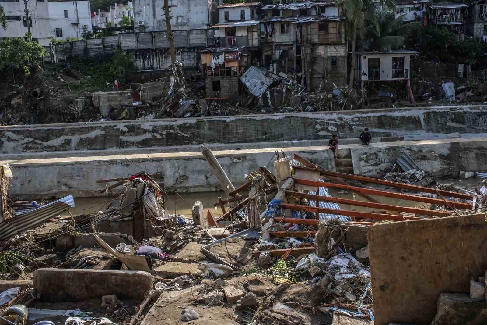 FİLİPİNLER'İN ORTA KESİMLERİNİ VURAN KALMAEGİ TAYFUNU'NDA HAYATINI KAYBEDENLERİN SAYISI 85'E...