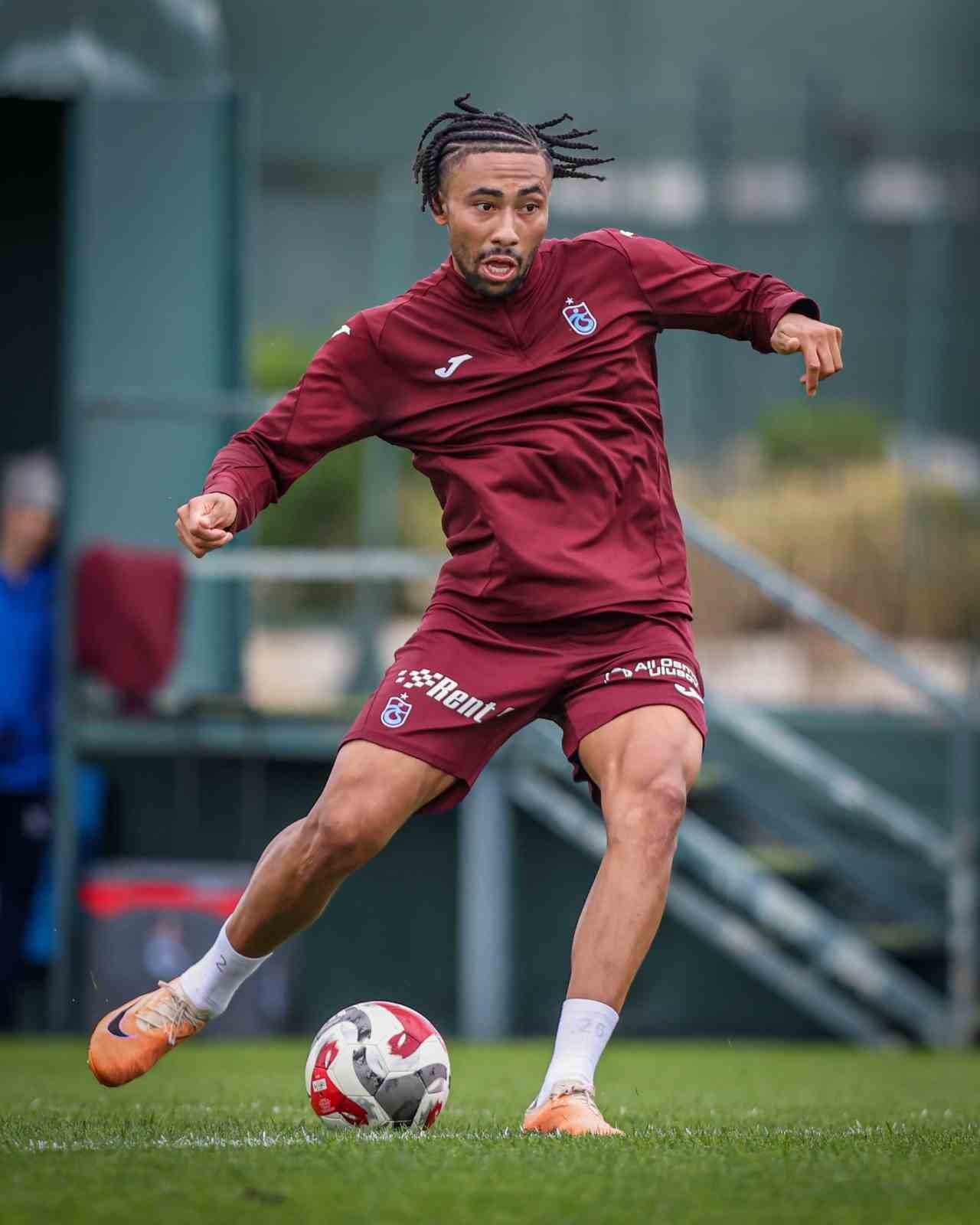 FRANSIZ ORTA SAHA OYUNCUSU TİM JABOL FOLCARELLİ, GERİDE KALAN 12 HAFTALIK BÖLÜMDE TRABZONSPOR’UN...