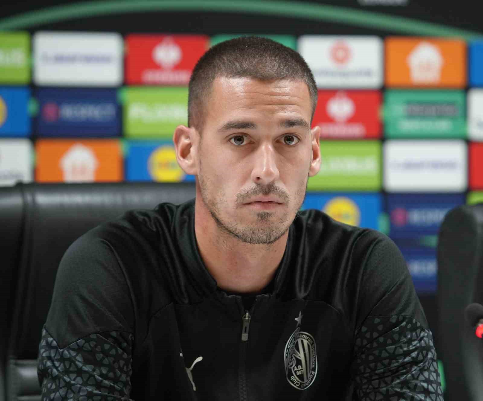 FUTBOLCU OGNJEN BJELİCİC DE BASIN TOPLANTISINDA KONUŞTU.