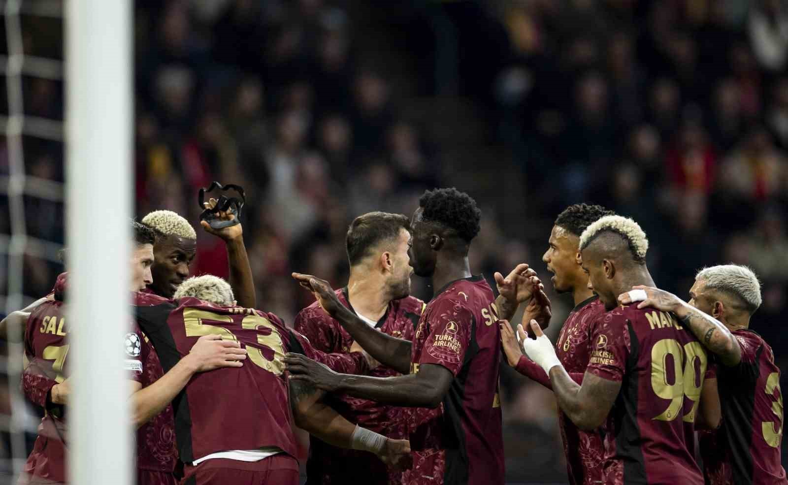 GALATASARAY, AJAX MAÇIYLA AVRUPA KUPALARINDA 10 MAÇ SONRA SAHADAN GALİP AYRILDI.