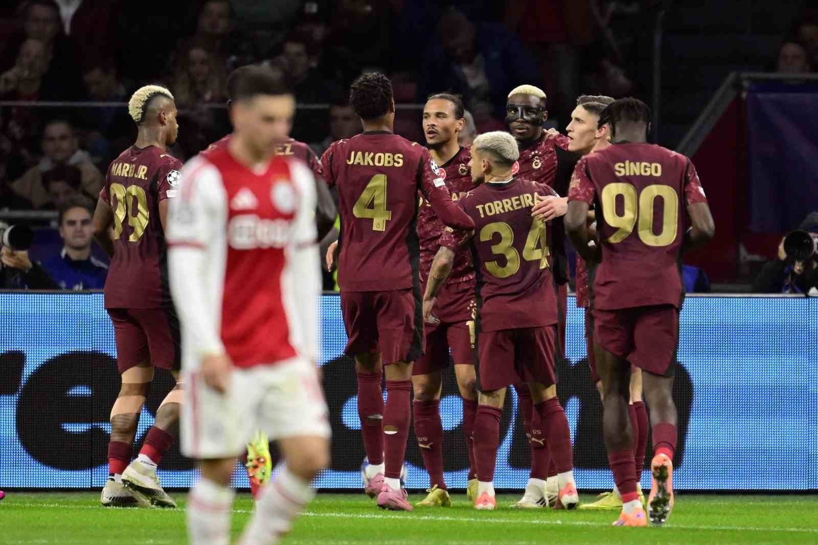 GALATASARAY, AJAX MAÇIYLA UEFA ŞAMPİYONLAR LİGİ'NDE 12 YIL SONRA ÜST ÜSTE 3. GALİBİYETİNİ ELDE...