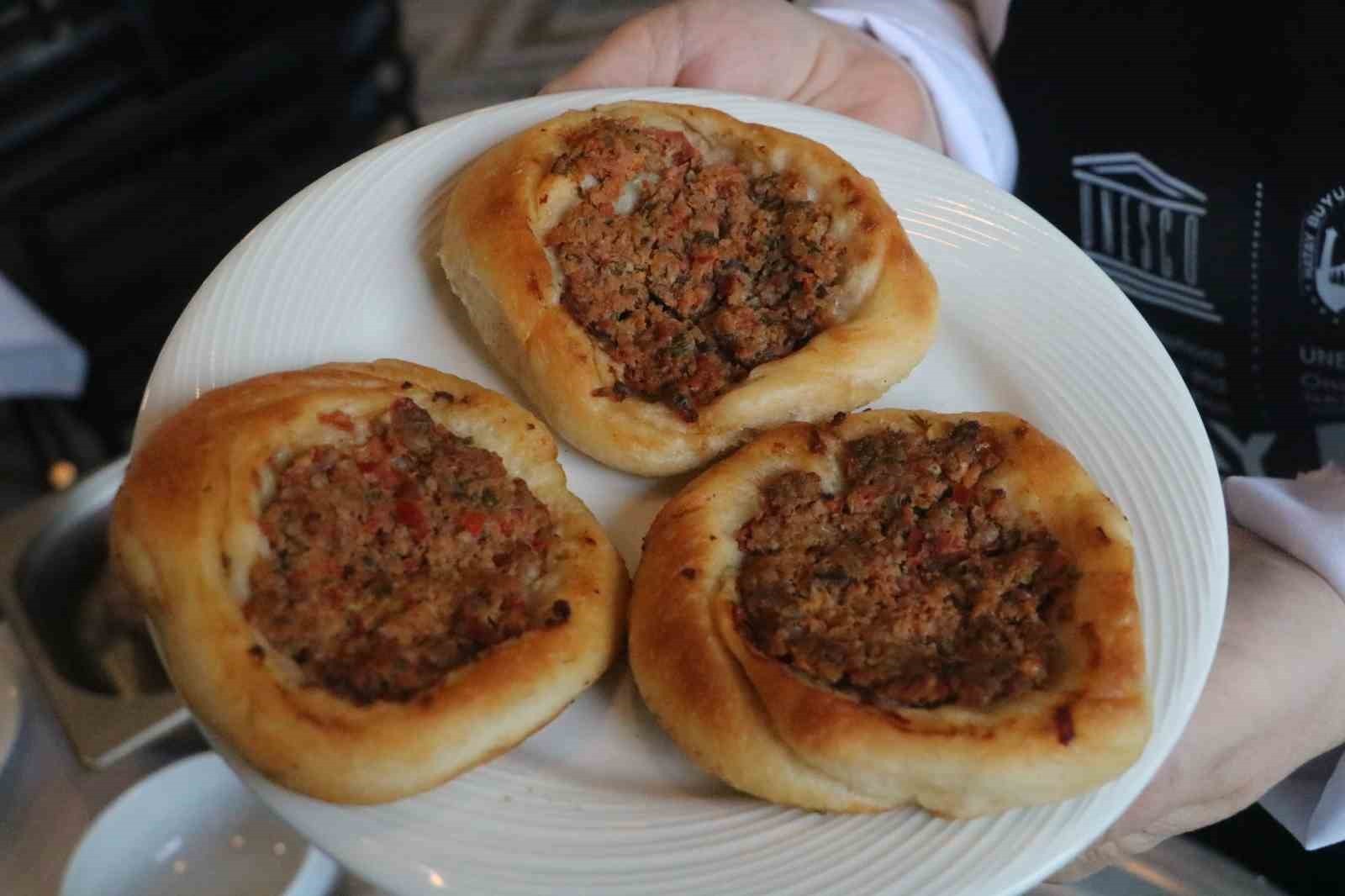GASTRONOMİ ŞEHRİ HATAY’IN AVRUPA BİRLİĞİ’NDEN TESCİLLİ COĞRAFİ İŞARETLİ ÜRÜNÜ KAYTAZ BÖREĞİ, EL...