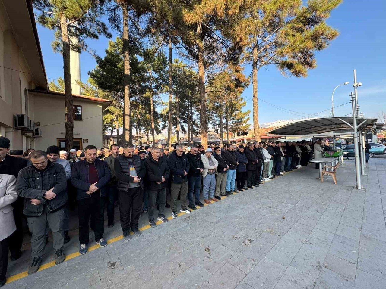 GAZETECİ ÇETİNKAYA’NIN EŞİ ESRA ÇETİNKAYA SON YOLCULUĞUNA UĞURLANDI