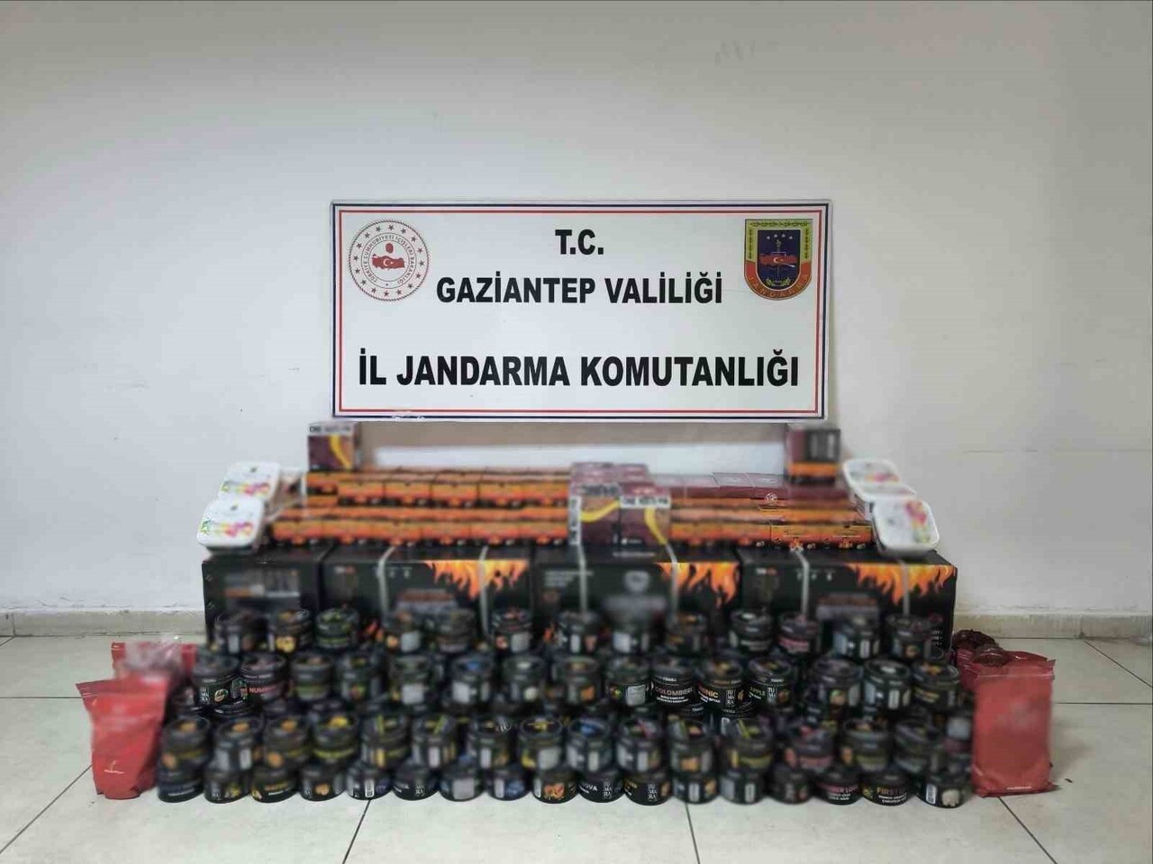 GAZİANTEP'TE 1 MİLYON TL DEĞERİNDE KAÇAK ÜRÜN ELE GEÇİRİLDİ: 9 GÖZALTI