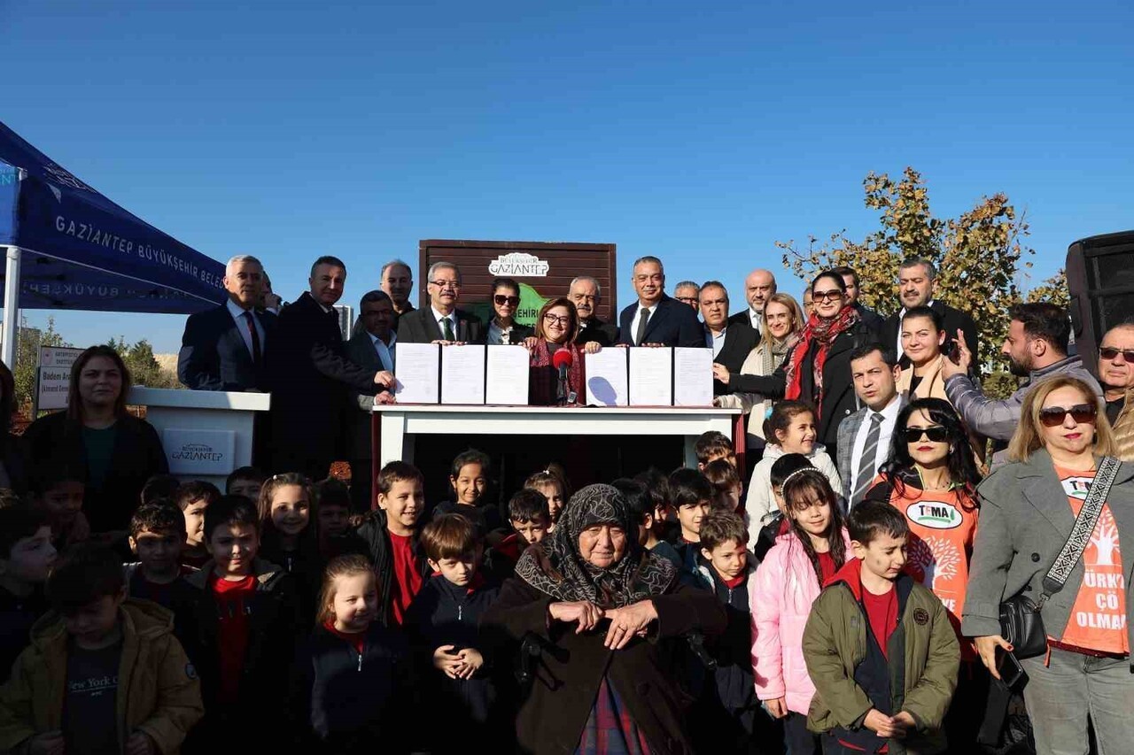 GAZİANTEP BÜYÜKŞEHİR’İN YEŞİLANTEP PROJESİ İLE ŞEHİR MERKEZİ AĞAÇLANIYOR