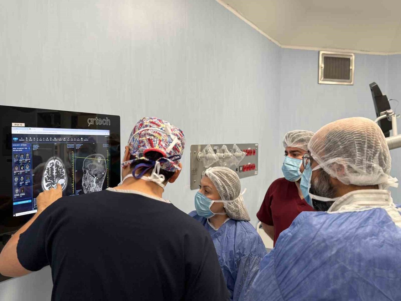 GAZİANTEP ŞEHİR HASTANESİ’NDE BÖLGENİN İLK "UYANIK KRANİOTOMİ" AMELİYATI BAŞARIYLA...