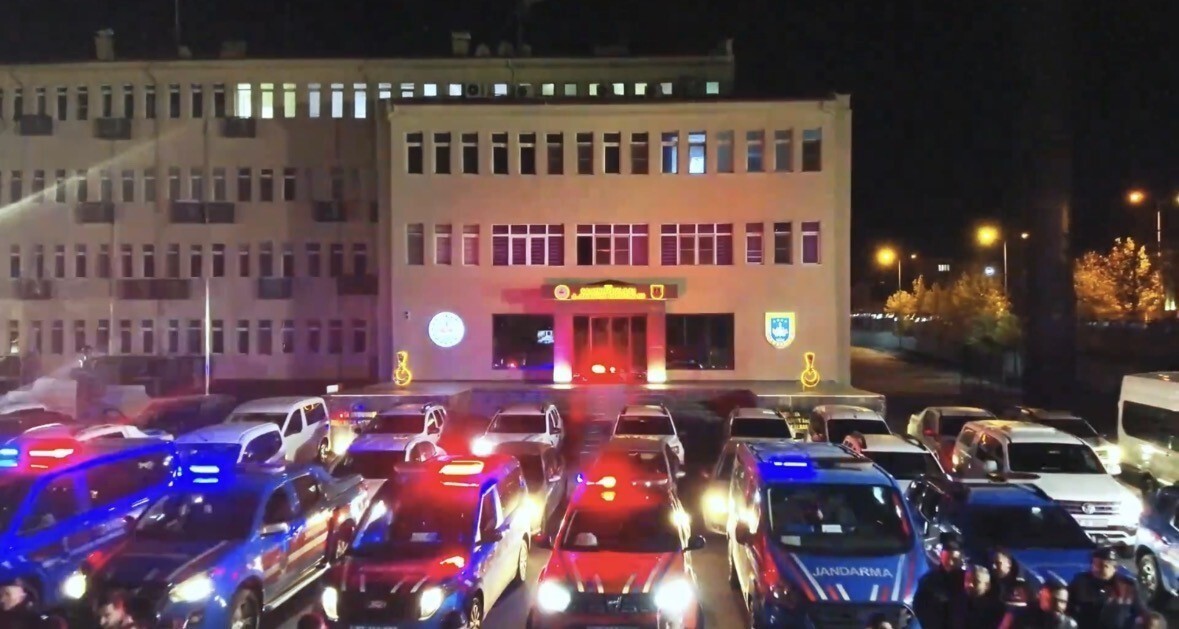 GAZİANTEP’TE DEAŞ’IN FİNANS KAYNAĞINA ŞAFAK OPERASYONU: 13 GÖZALTI
