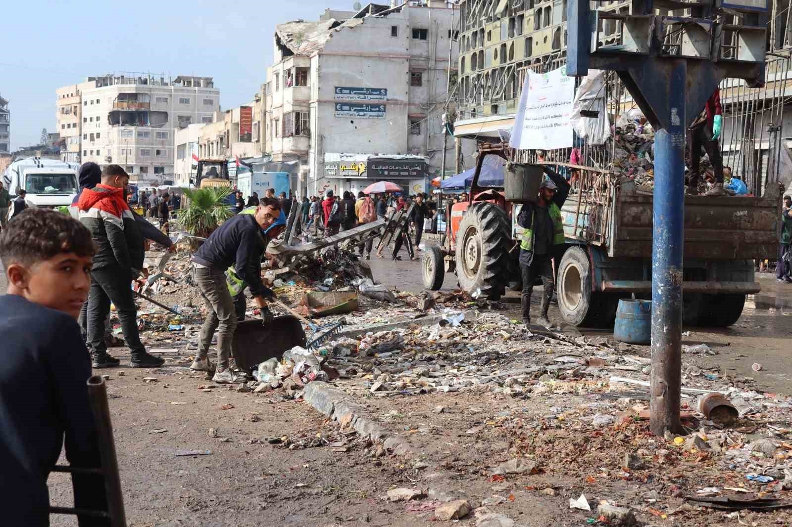 GAZZE BELEDİYESİ’NİN İSRAİL SALDIRILARINDA BÜYÜK YIKIM GÖREN ŞEHİRDE BAŞLATTIĞI "YENİDEN İNŞA...
