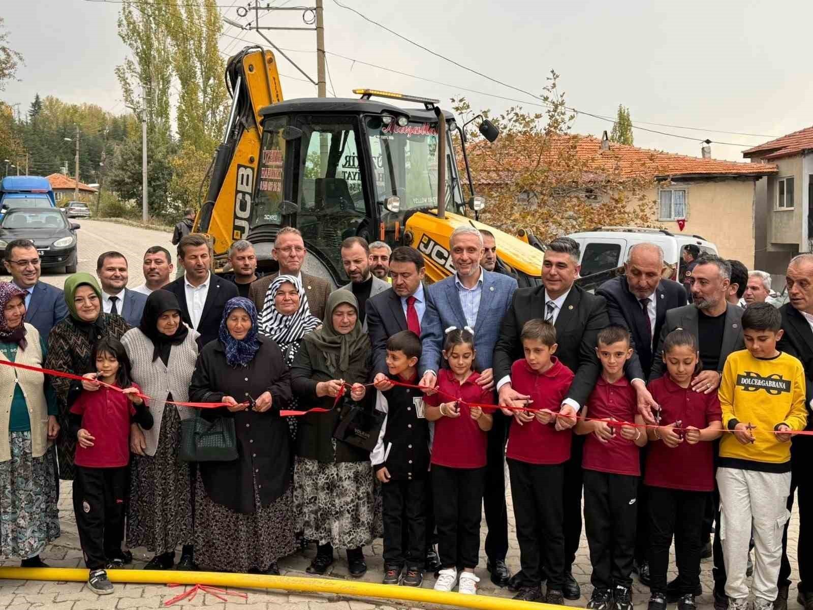 GEDİZ'İN GÖKLER BELDESİ DOĞALGAZA KAVUŞUYOR
