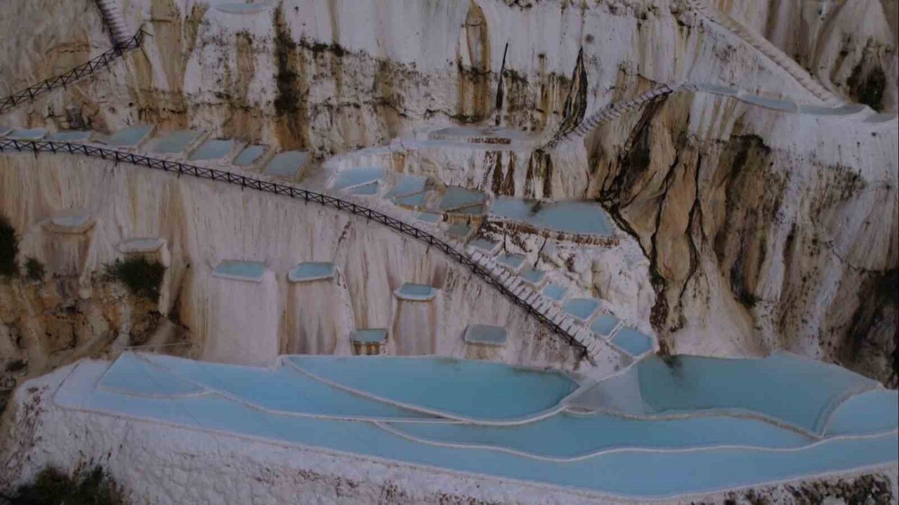 GİRESUN'UN DERELİ İLÇESİNDE BULUNAN VE TURKUAZ RENKLİ GÖLETLERİYLE DİKKAT ÇEKEN GÖKSU...