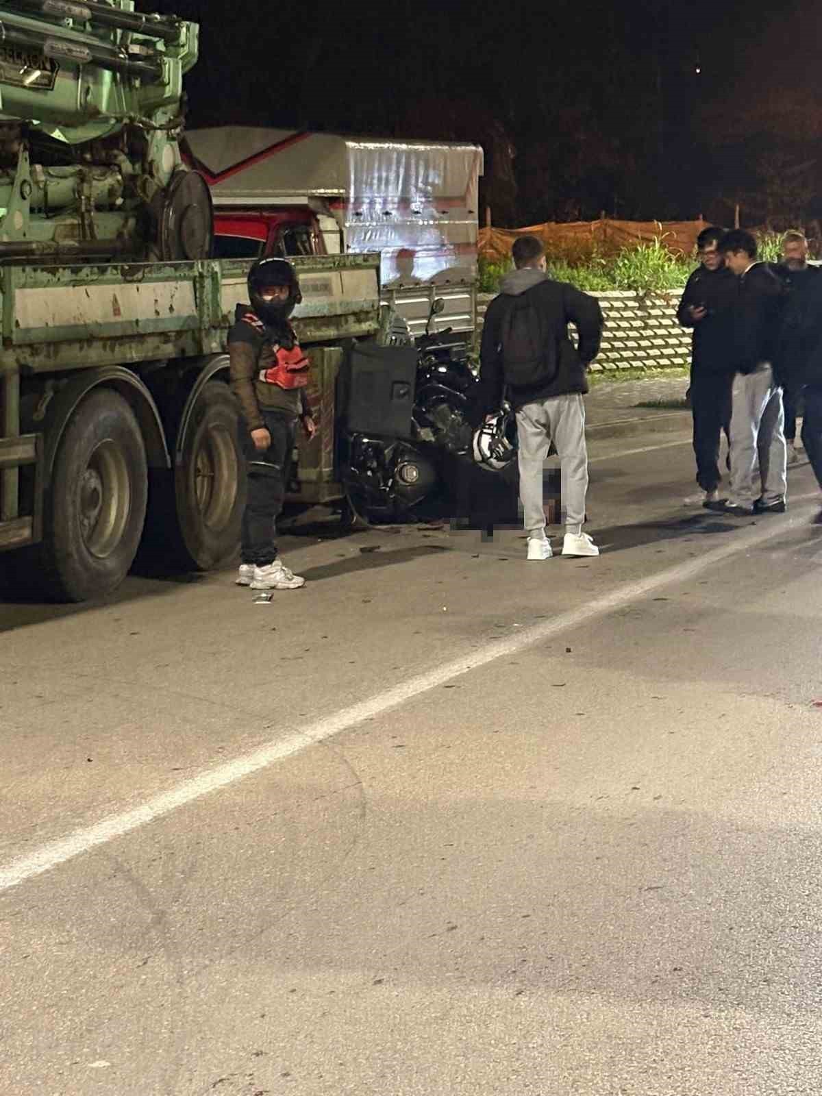 GİRESUN MERKEZ AKSU MAHALLESİ PAZAR CADDESİ ÜZERİNDE MEYDANA GELEN TRAFİK KAZASINDA ÇINARLAR SPOR...