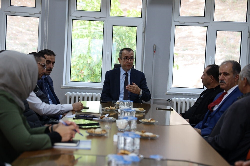 GÖLPAZARI’NDA CEVİZ ÜRETİCİLERİNİN SORUNLARI MASAYA YATIRILDI