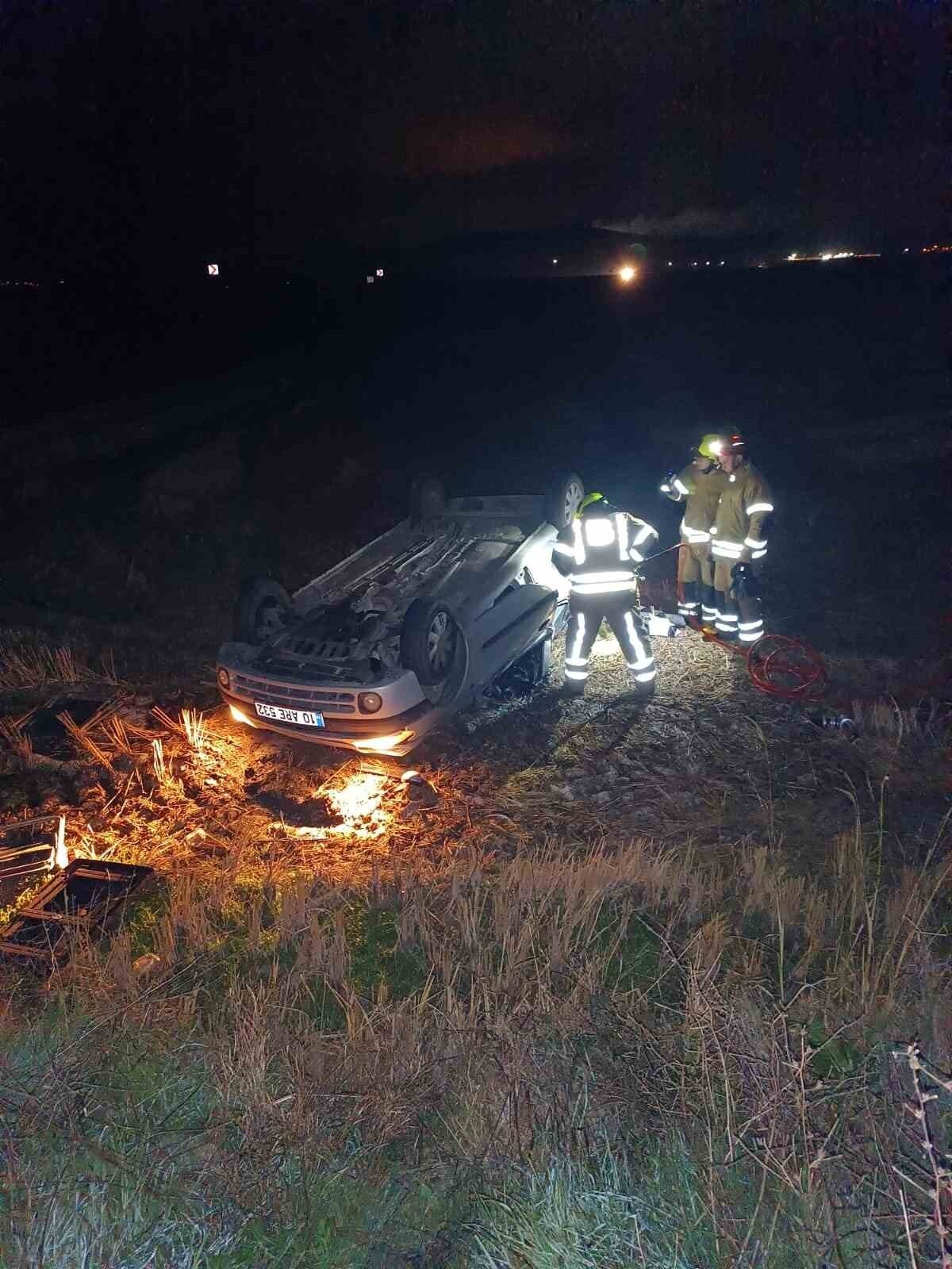 GÖNEN-BANDIRMA KARAYOLUNDA TEK TARAFLI KAZA: 1 KİŞİ YARALI