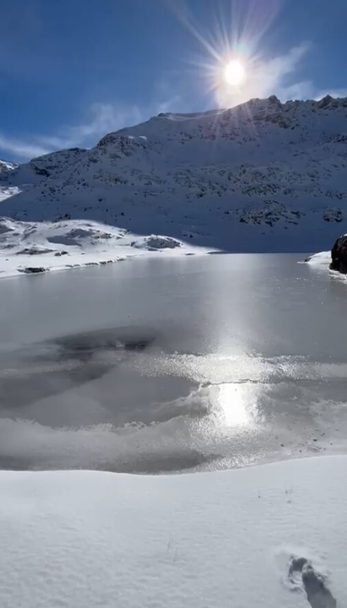 GÜMÜŞHANE’NİN TORUL İLÇESİNDEKİ ARTABEL GÖLLERİ TABİAT PARKI’NDA KAR YAĞIŞIYLA BİRLİKTE 20’DEN...