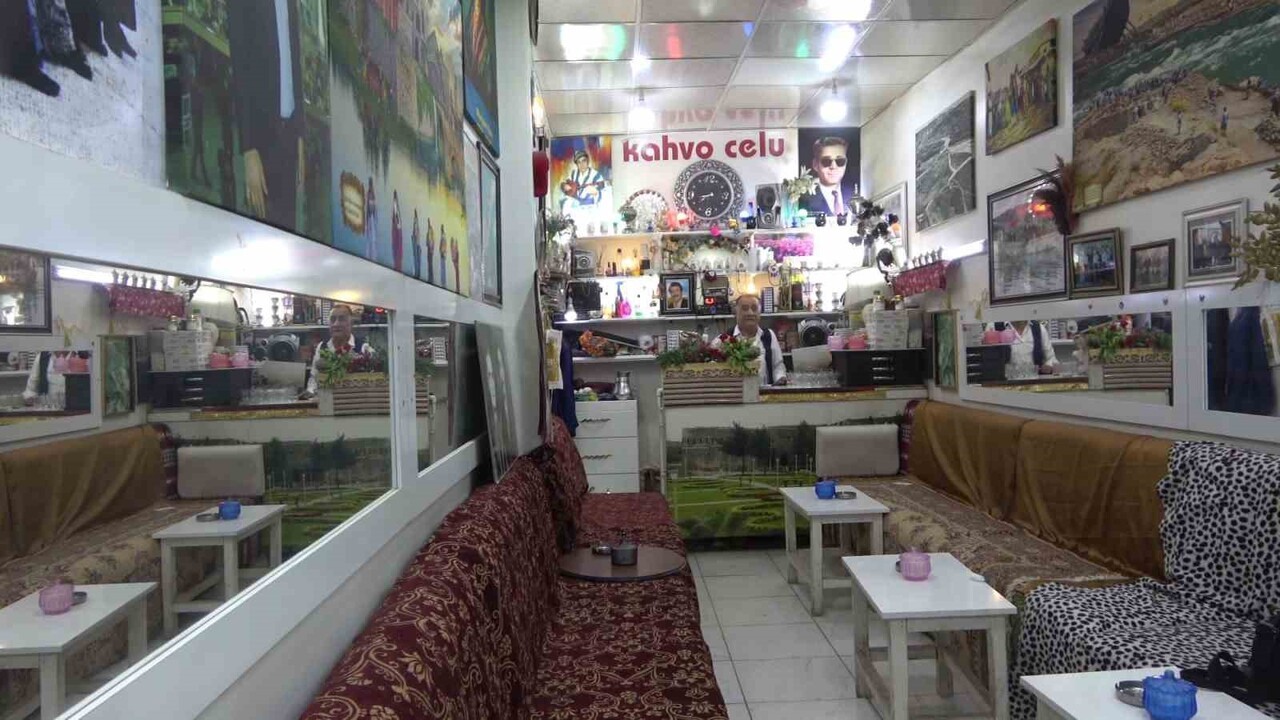 GÜNDE 5 BİN BARDAK ÇAY SATARAK BÖLGENİN EN BİLİNEN SİMALARINDAN BİRİ HALİNE GELEN ÇAZIM...