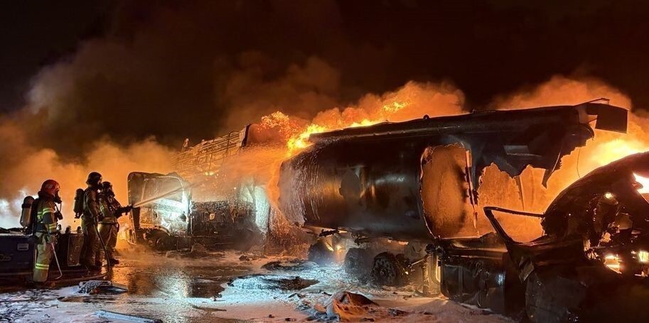 GÜNEY KORE'DE BİR YAKIT TANKERİ DAHİL 13 ARACIN KARIŞTIĞI ZİNCİRLEME KAZADA 2 KİŞİ ÖLDÜ, 4 KİŞİ...