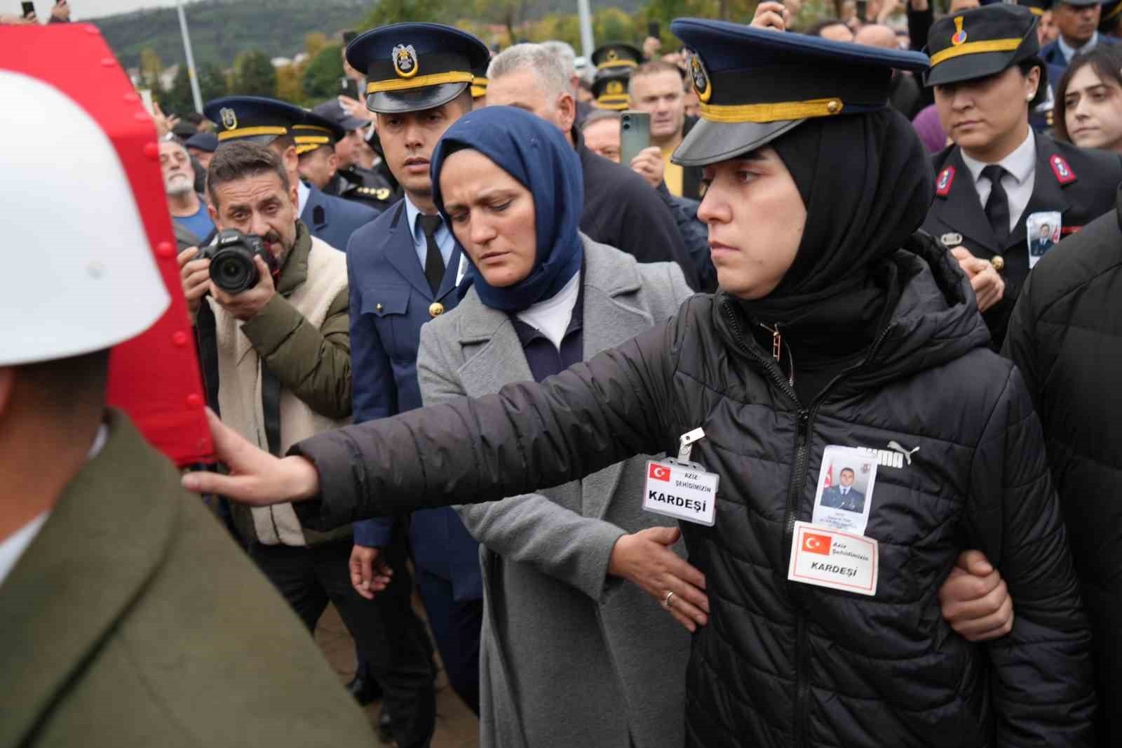 GÜRCİSTAN'DA ASKERİ UÇAĞIN DÜŞMESİ SONUCU ŞEHİT OLAN ASKERLERDEN ASTSUBAY ÜSTÇAVUŞ EMRE ALTIOK'UN...