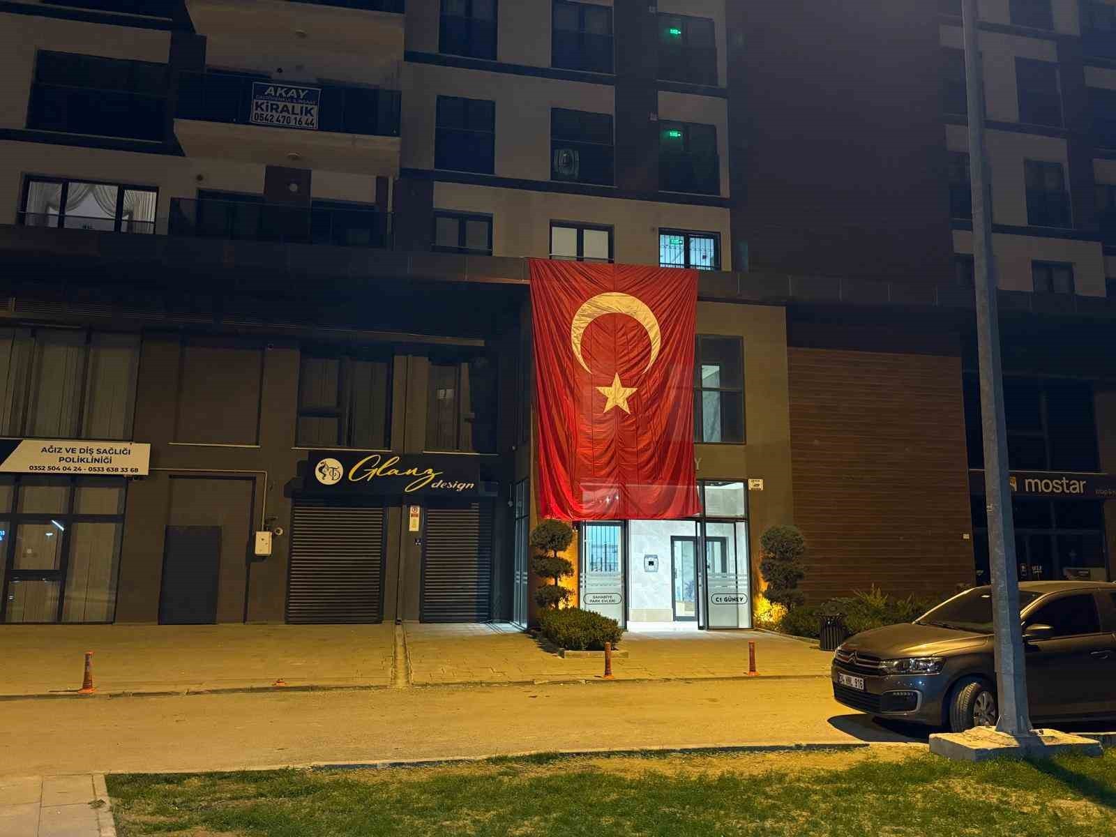 GÜRCİSTAN-AZERBAYCAN SINIRINDA DÜŞEN C130 TİPİ ASKERİ KARGO UÇAĞINDA BULUNAN HAVA PİLOT BİNBAŞI...
