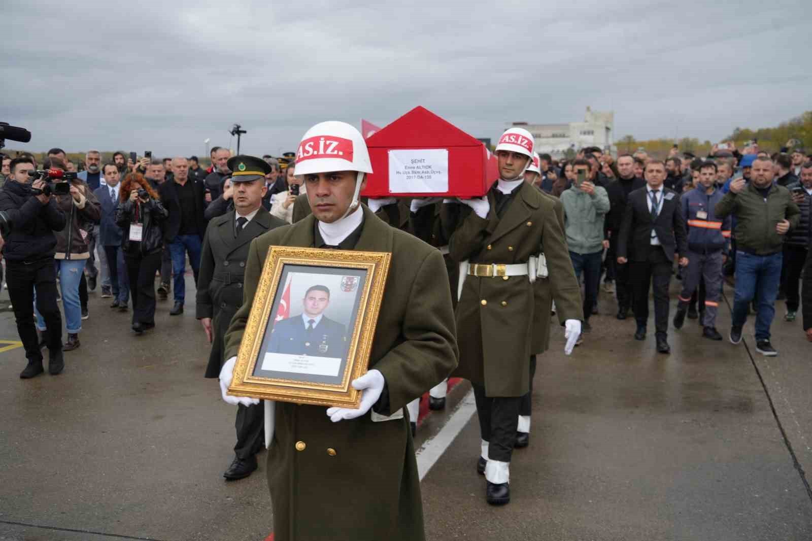 GÜRCİSTAN’DA ASKERİ UÇAK DÜŞMESİ SONUCU ŞEHİT OLAN ASKERLERDEN ASTSUBAY ÜSTÇAVUŞ EMRE ALTIOK'UN...