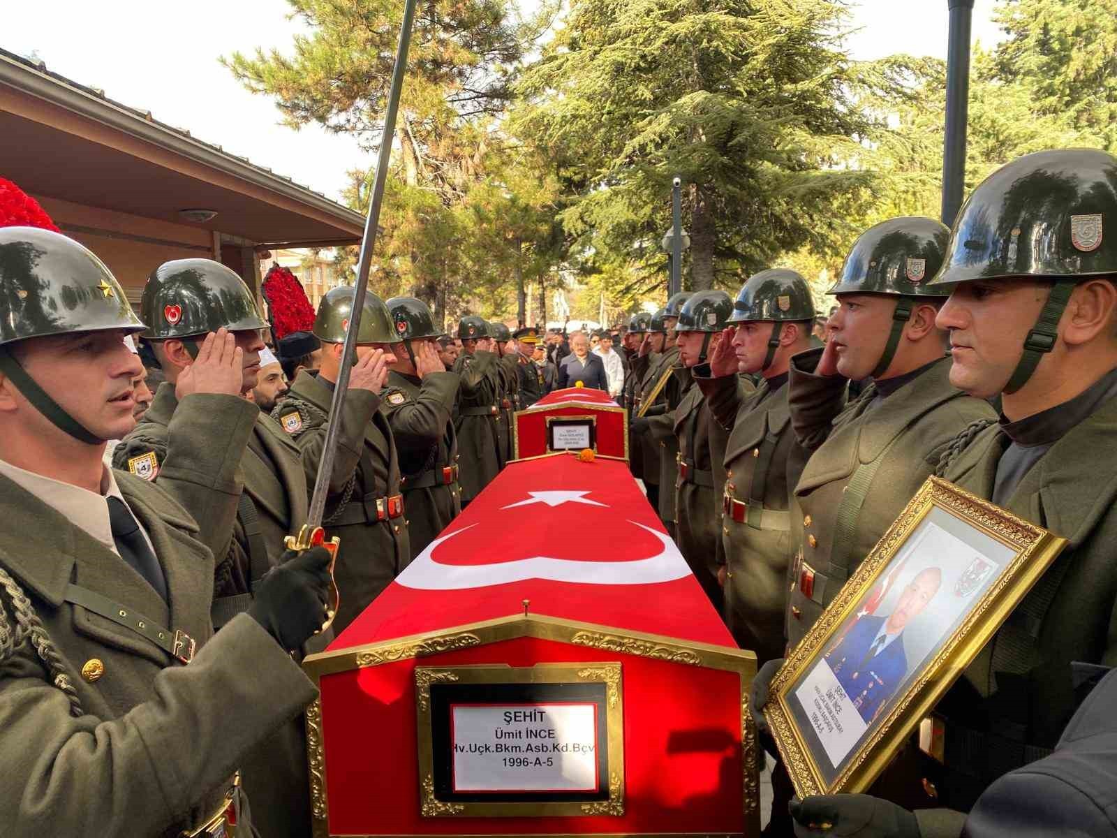 GÜRCİSTAN’DA DÜŞEN KARGO UÇAĞINDA ŞEHİT OLAN HAVA UÇAK BAKIM ASTSUBAY KIDEMLİ BAŞÇAVUŞ ÜMİT İNCE...