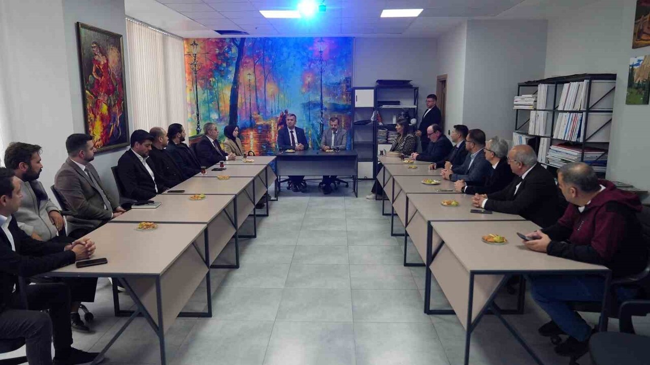 GÜRSU BELEDİYESİ AR-GE MERKEZİ, ANADOLU SANAYİCİ VE İŞ İNSANLARI DERNEĞİ (ANASİAD) YÖNETİM KURULU...